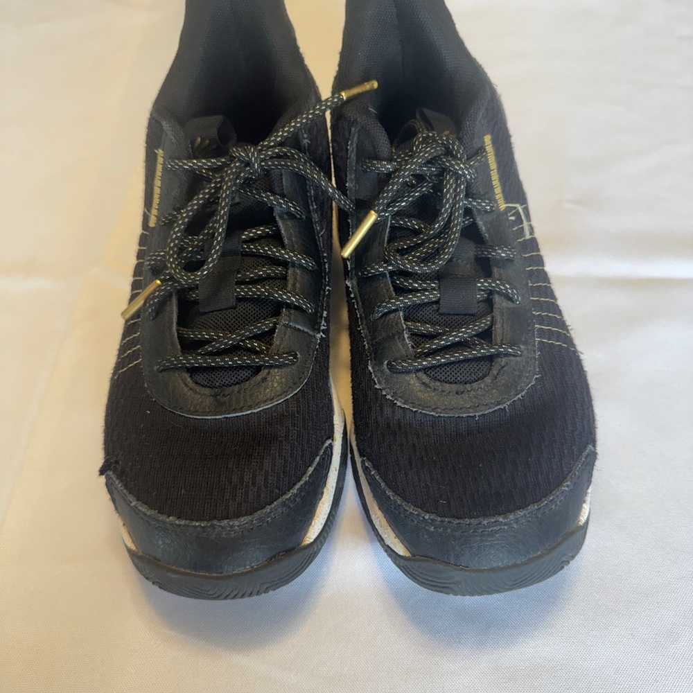 Under Armour Gs Curry shoes  size 5 M